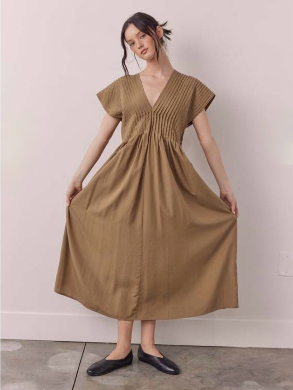 Amente Los Angeles Pin Tucked Midi Dress - Picture 6 of 12